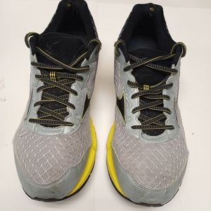 SALE!!! Size 12 Men's Mizuno Wave Rider 19 Running Shoes